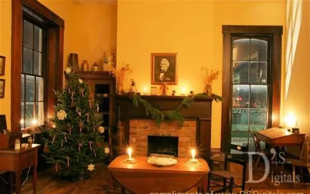 Image: Christmas Candlelight Tour