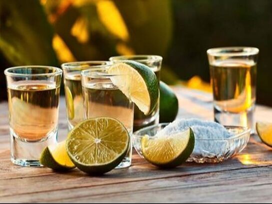 tequila-drinks-with-lime-and-salt.jpg