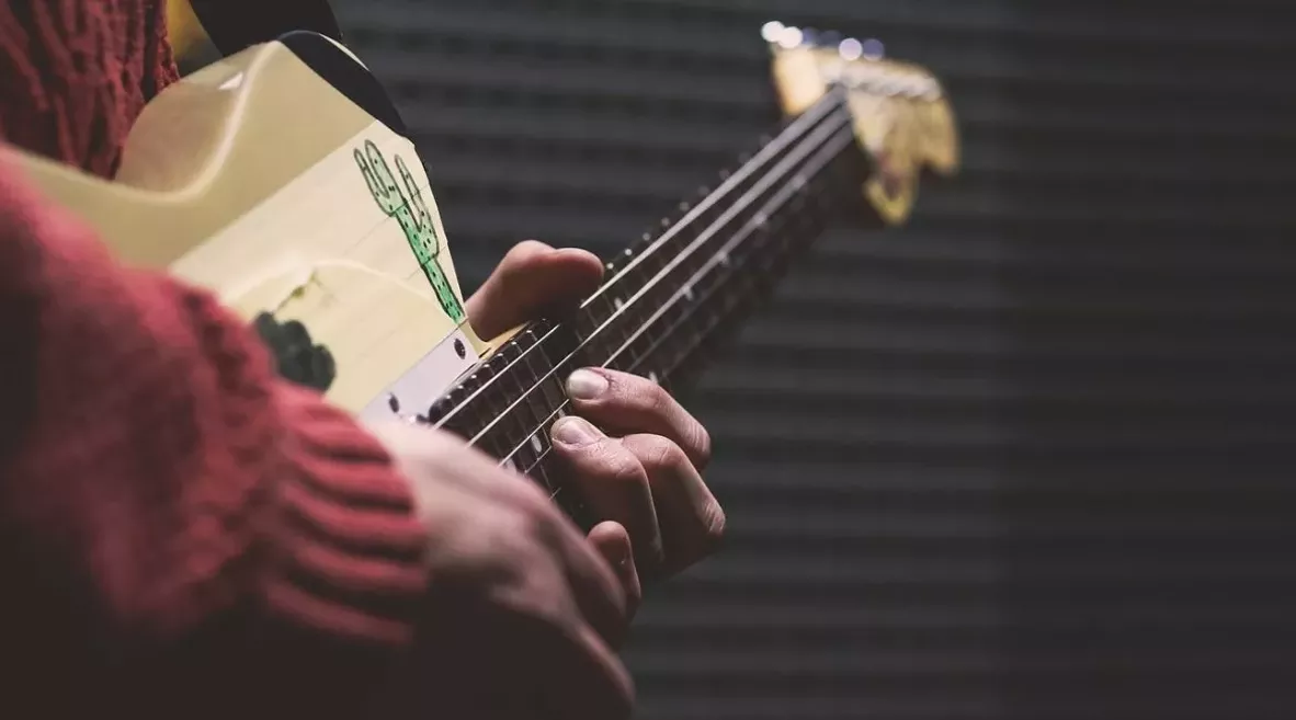 guitarplayingperson-1170x650.webp