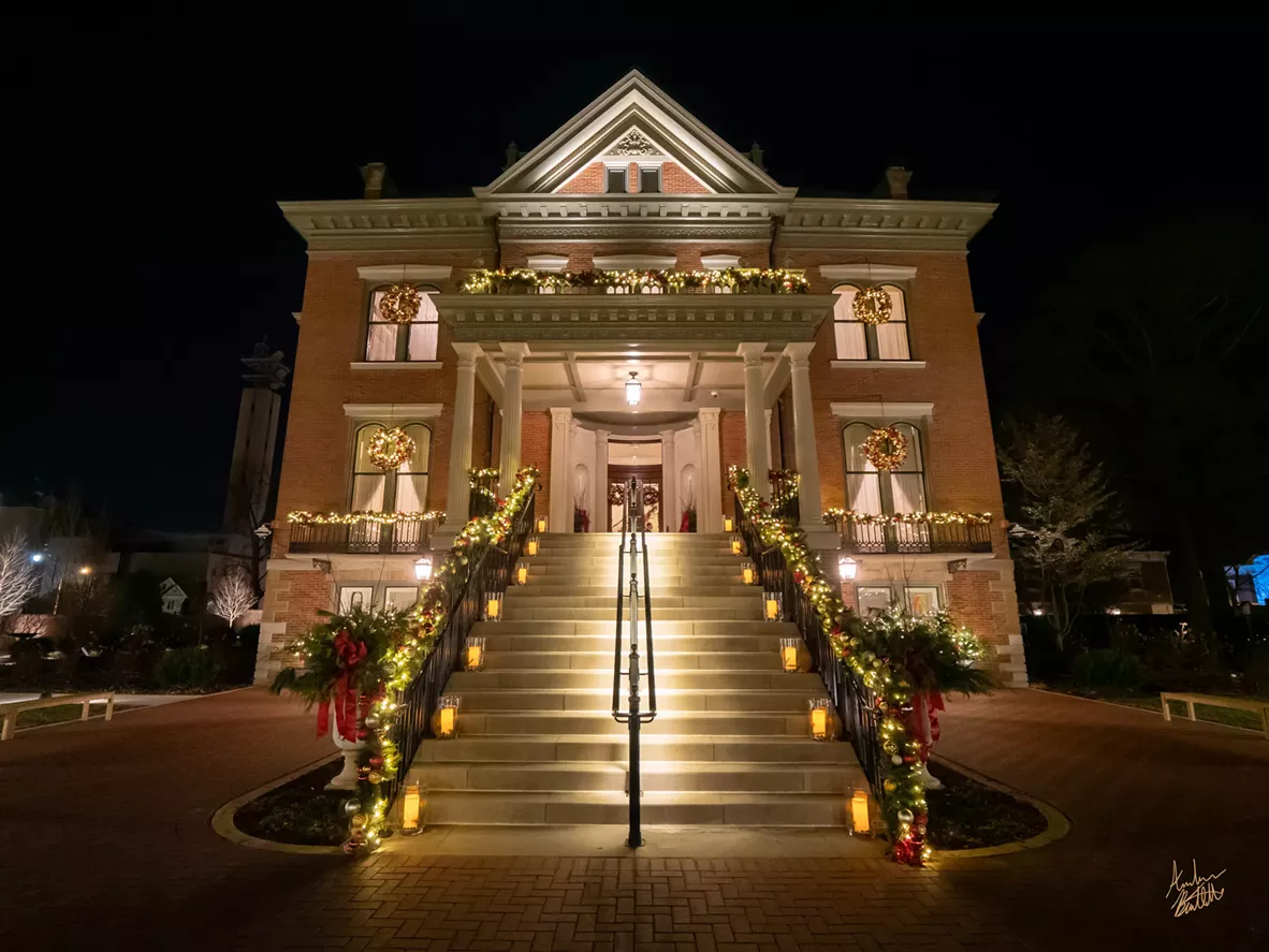 mansion_decor_outside.webp