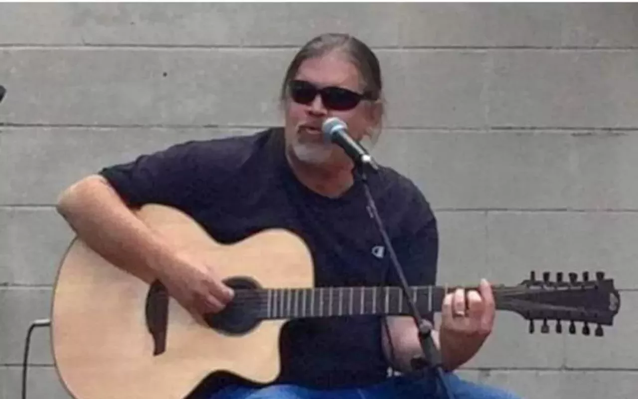 Image: Open mic with Frank Powell