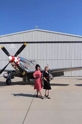 Image: Wings and Wheels Fly-in & Car Show